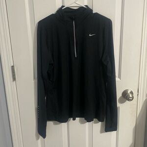 NWOT size xl nike running top